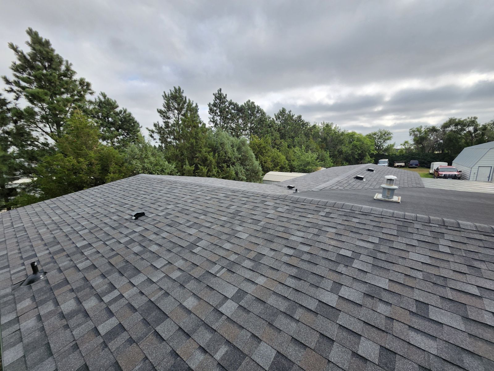 Bison Roofing Install May 2025 - Owens Corning TruDefinition Duration Class 3 UL2218 – Williamsburg Gray - Dickinson, ND