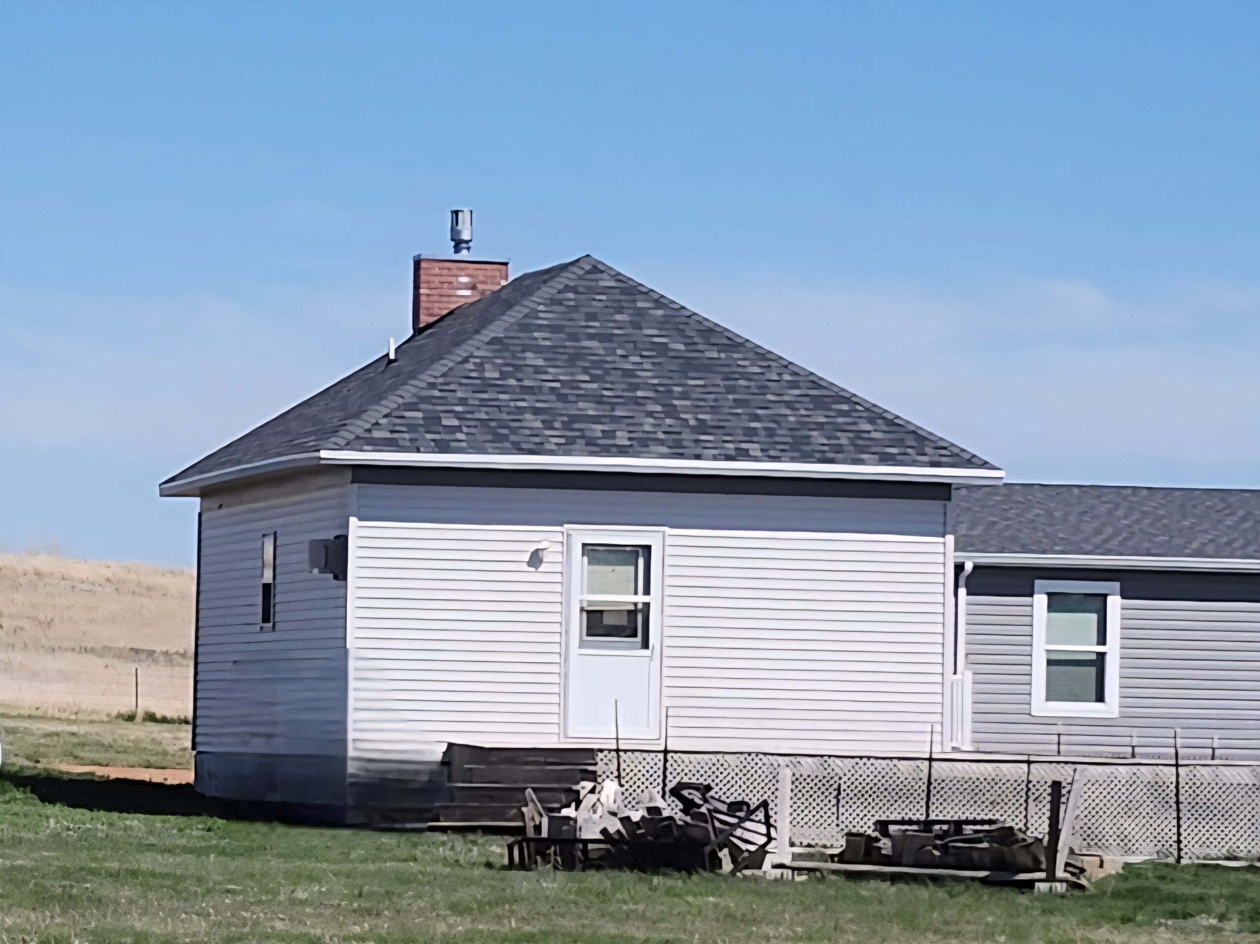 Bison Roofing Install May 2025 - Owens Corning TruDefinition Duration Class 3 UL2218 - Estate Gray - Richardton, ND